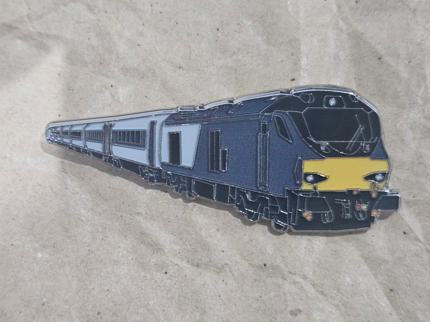Chiltern Class 68 + Mk3 Enamel Brooch Pin Badge
