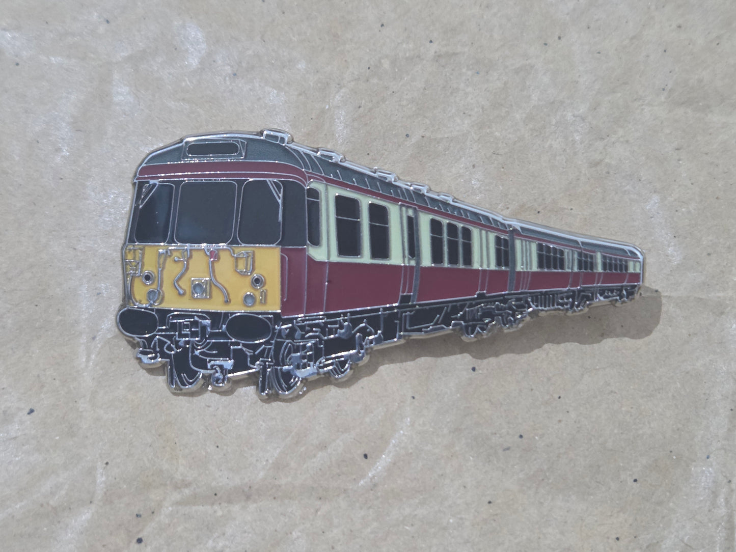 SPT Carnie / Cream Class 303 Enamel Brooch Pin Badge